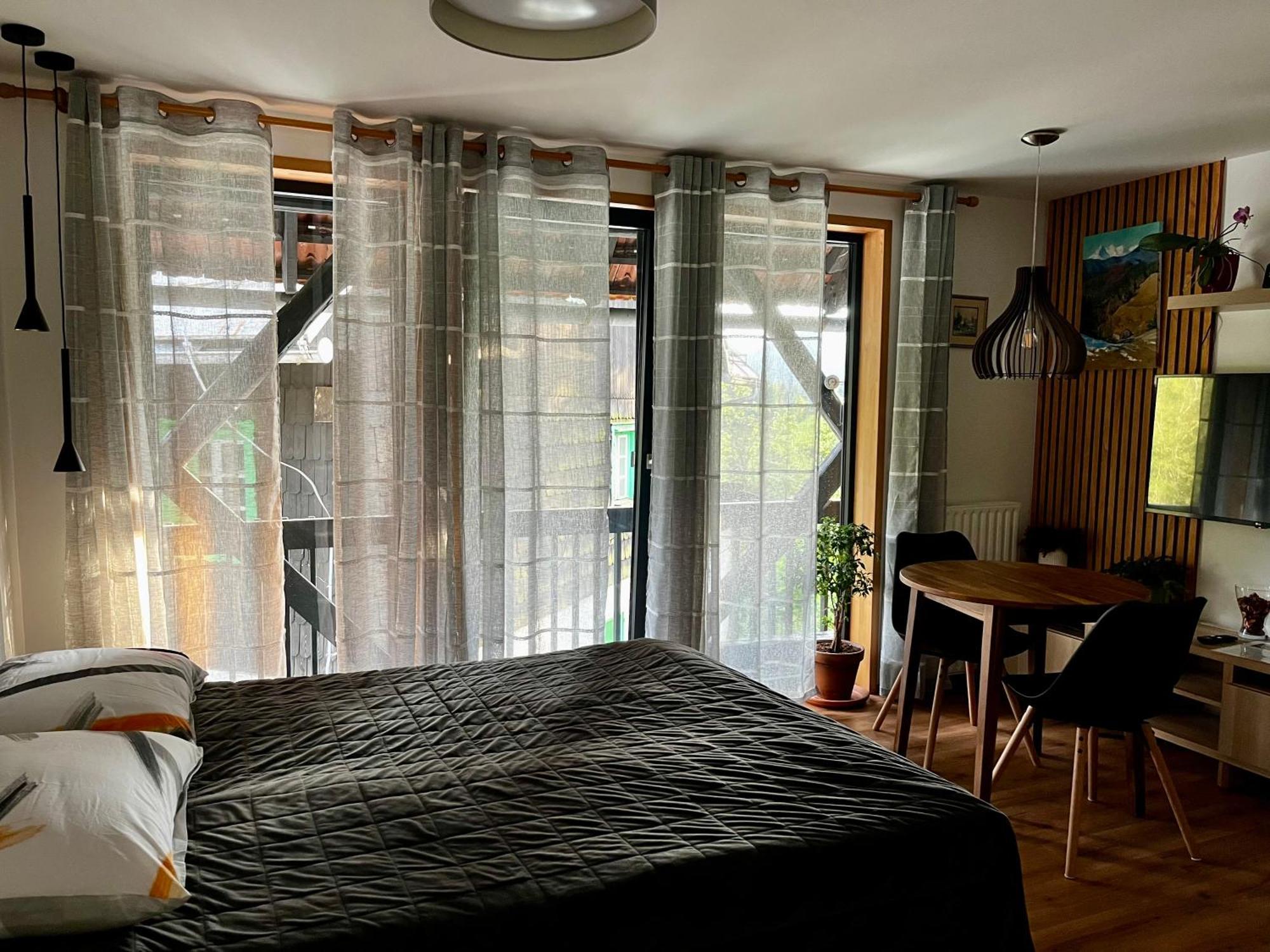 Apartments Pri Fencu Jesenice Exterior photo